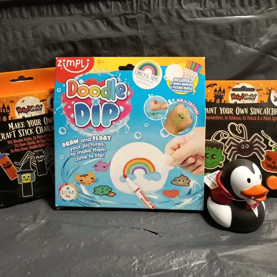 APPROXIMATELY 10 ASSORTED TOYS AND GAMES TO INCLUDE DOODLE N DIP, ETC