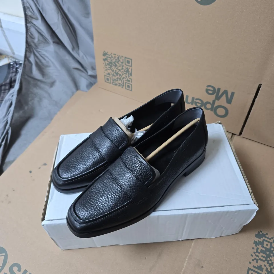 VIONIC BLACK LEATHER PENNY LOAFERS – MEN'S UK 6.5