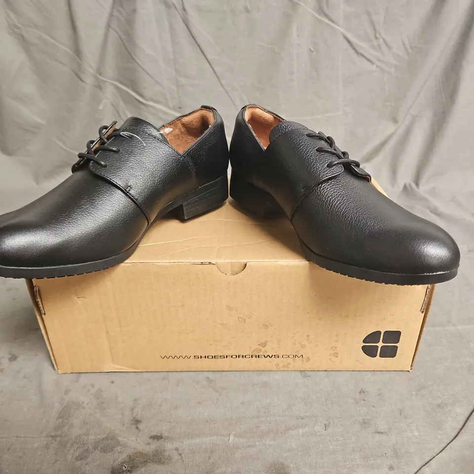 BOXED PAIR OF SHOES FOR CREWS MADISON 3 WOMENS SHOE IN BLACK SIZE UK 6