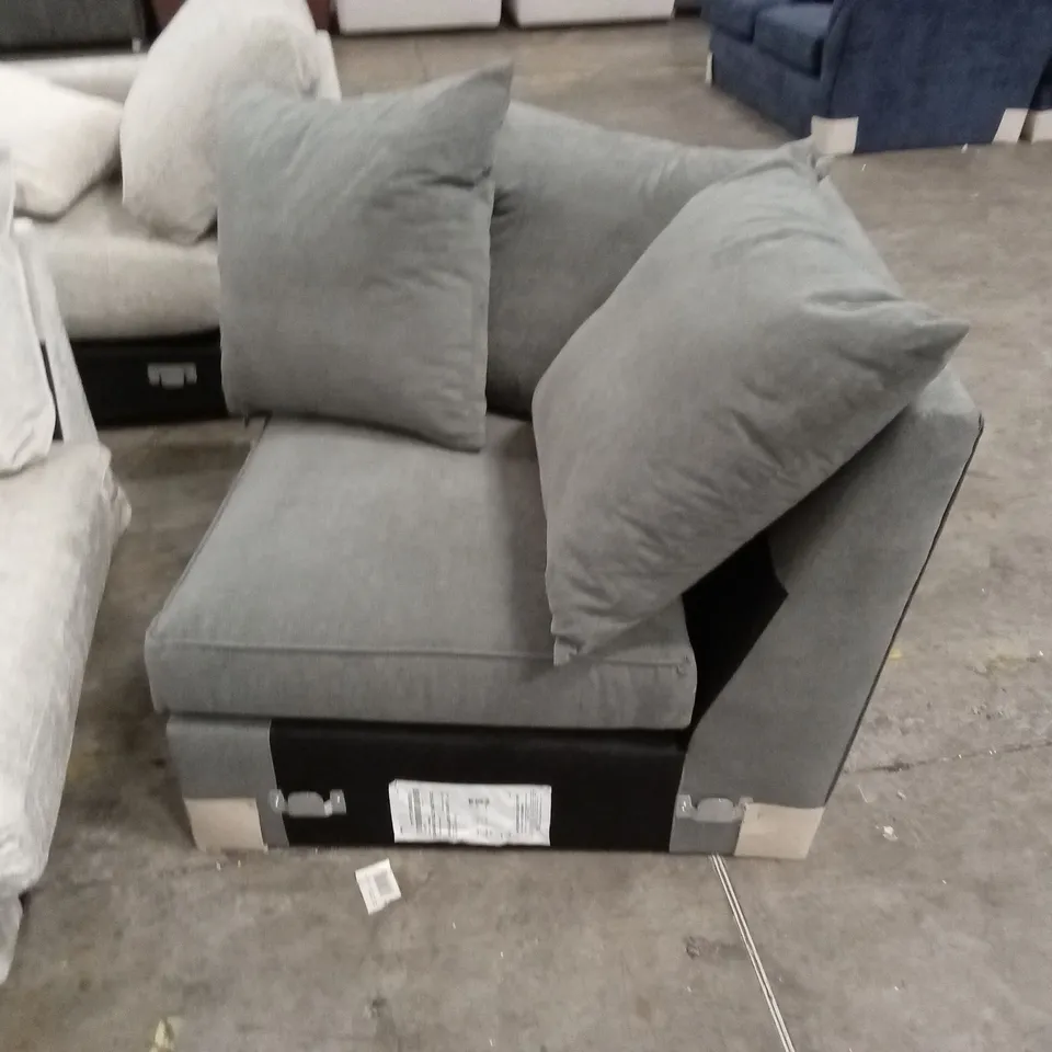 5 x ASSORTED DESIGNER SOFA PARTS AND PIECES