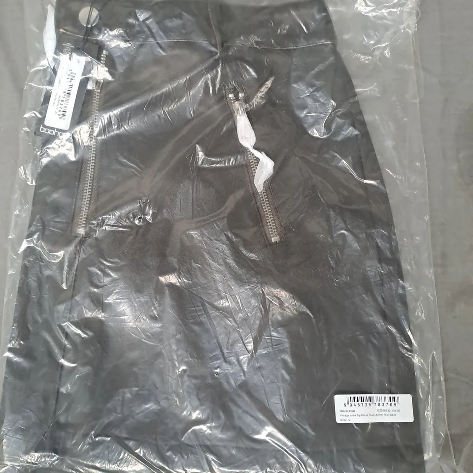 BOOHOO VINTAGE LOOK ZIP DETAIL FAUX LEATHER MINI SKIRT IN GREY SIZE 12