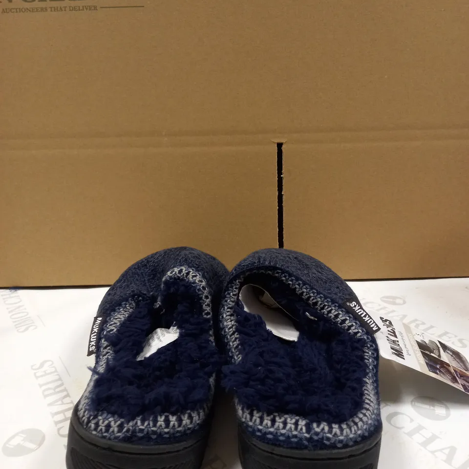 MUKLUKS MENS SLIPPER SIZE SMALL 8-9