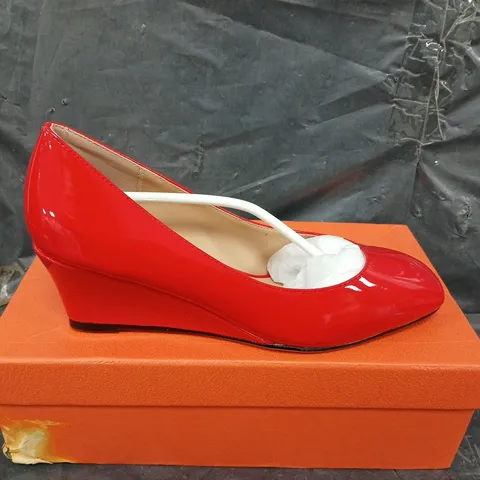 BOXED PAIR GRACE WOMENS MID WEDGE HEEL SQUARE LEATHER SHOES - UK SIZE UNSPECIFIED