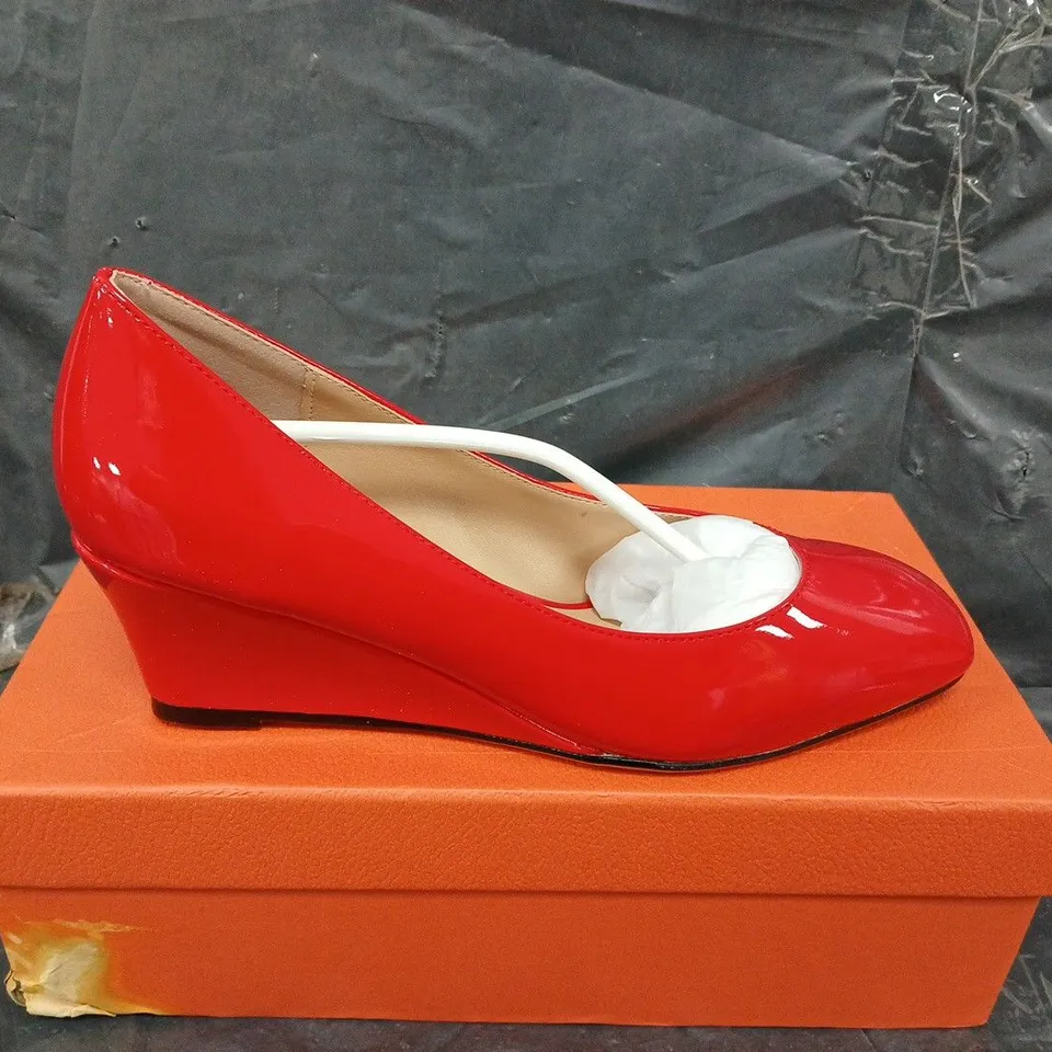 BOXED PAIR GRACE WOMENS MID WEDGE HEEL SQUARE LEATHER SHOES - UK SIZE UNSPECIFIED