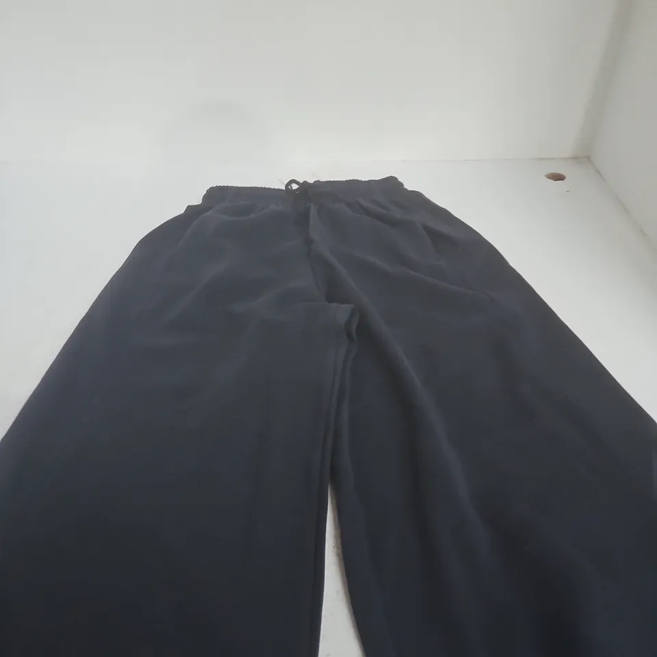 STRADIVARIUS BARREL JOGGER – BLACK – UK SIZE S