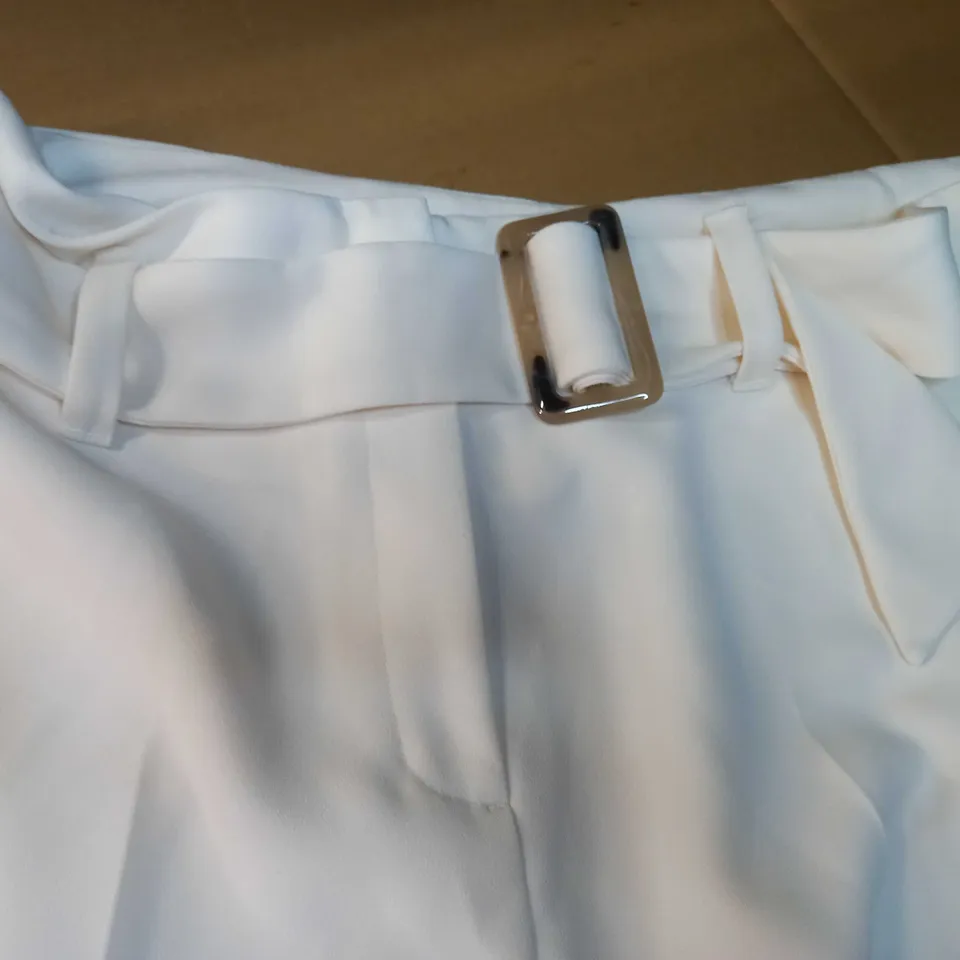 TOPSHOP WHITE BELTED TROUSERS - SIZE 16