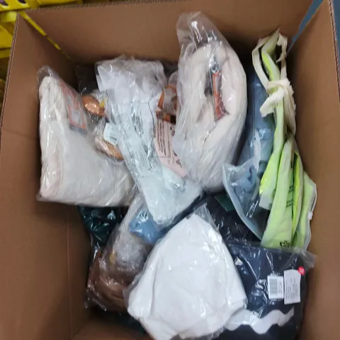 BOX OF APPROXIMATELY 20 ASSORTED ITEMS TO INCLUDE: REGATTA FLEECE