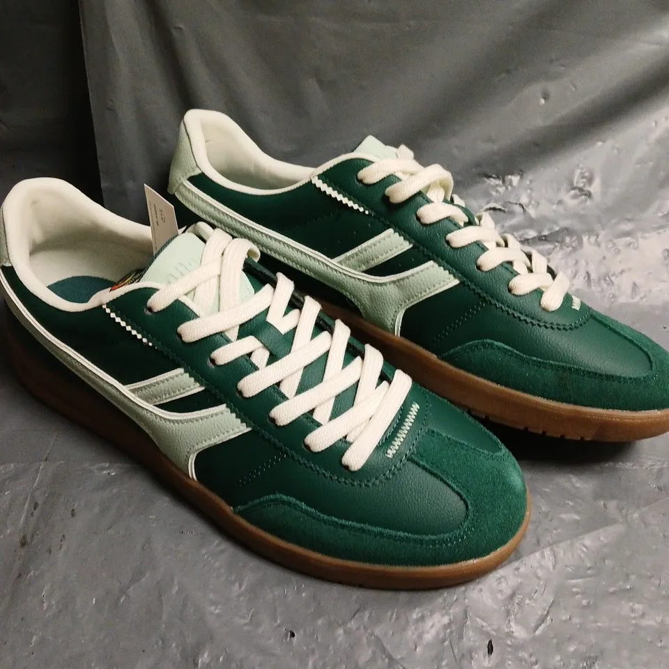 PAIR OF ORTHOLITE OFTEN TRAINERS IN GREEN - 11