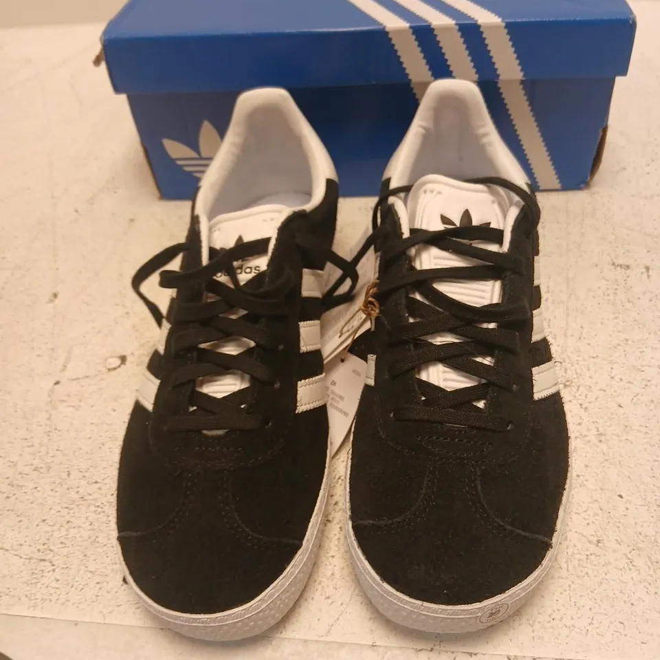 ADIDAS GAZELLE TRAINERS – BLACK WITH WHITE STRIPES, UK 5