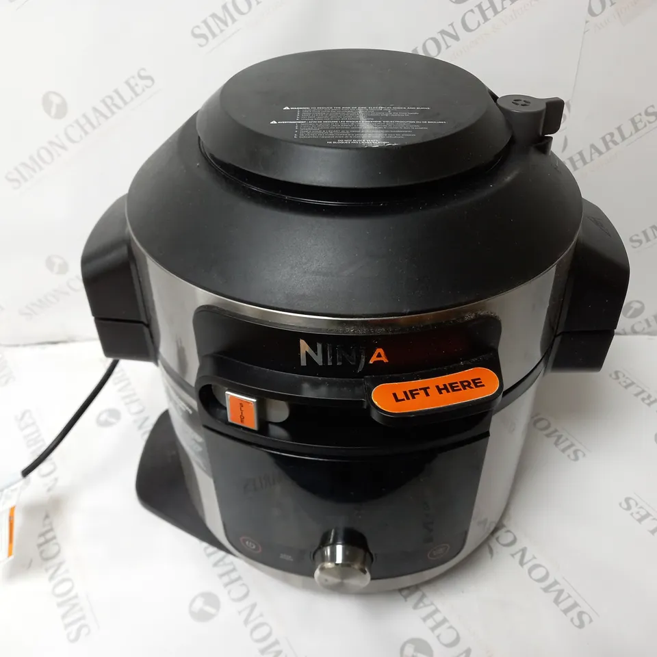 BOXED NINJA FOODI MAX SMARTLID 7.5L MULTI COOKER & AIR FRYER