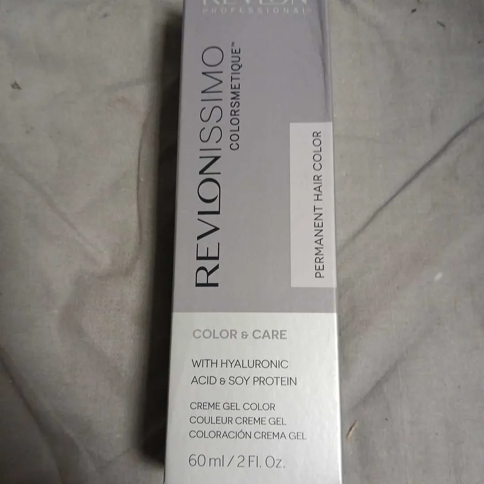 BOX OF APPROXIMATELY 40 REVLONISSIMO COLORSMETIQUE PERMANENT HAIR COLOR – DARK PEARL BLONDE (60 ML)-NO EXPIRY DATE SHOWN-SOME LEAKAGE PRESENT 