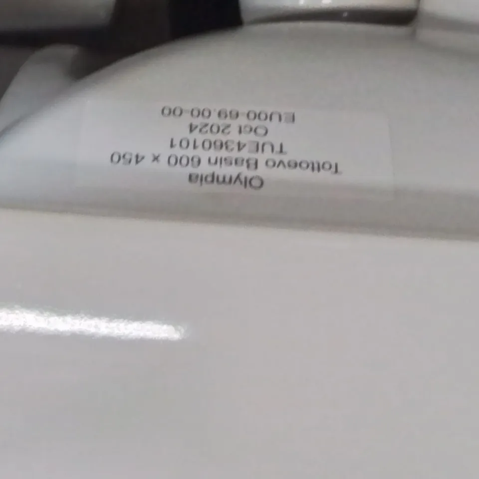 PALLET OF ASSORTED BATHROOM PRODUCTS TO INCLUDE;SOFT CLOSE SEAT,OLYMPIA TOTTOEVO BASIN,CORINE SINK