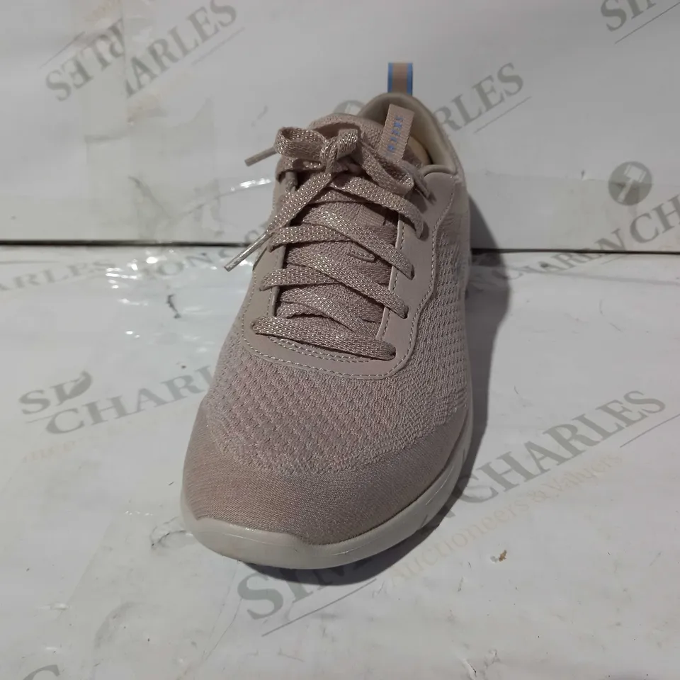 BOXED PAIR OF SKECHERS TRAINERS IN MUTED PINK UK SIZE 4.5