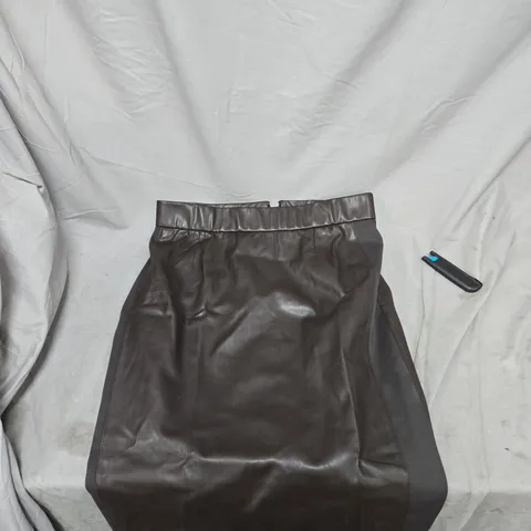 RUTH LANGFORD LEATHER-LOOK SKIRT – WOMEN'S, UK 10 (US 12)