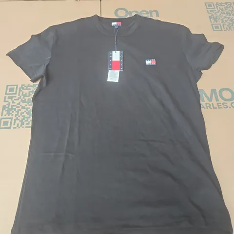TOMMY JEANS CREW NECK T-SHIRT IN BLACK - LARGE