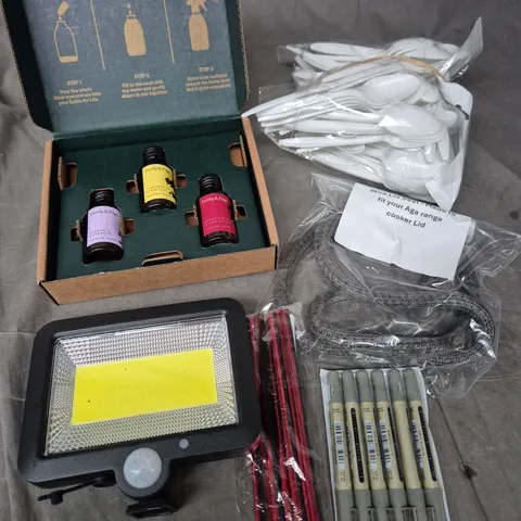 APPROXIMATELY 20 ASSORTED HOUSEHOLD PRODUCTS TO INCLUDE LED LIGHT, PLASTIC CUTLERY, UNIBALL PENS ETC 