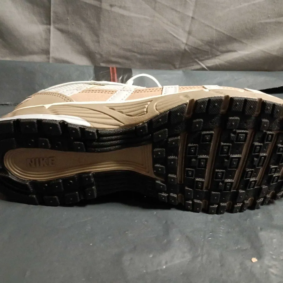 UNBOXED PAIR OF NIKE P6000 TRAINERS - UK SIZE 6