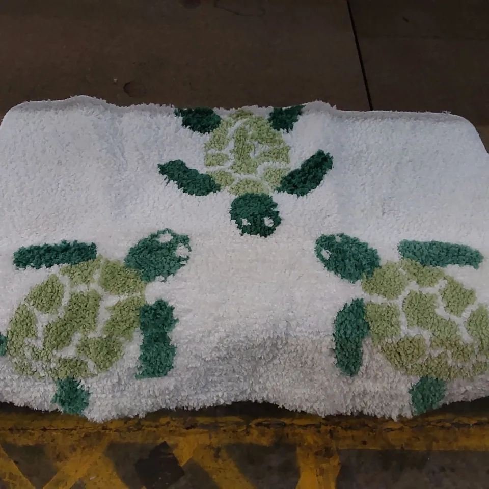 BAGGED BROCKINGTON NON-SLIP BATH MAT // SIZE UNSPECIFIED (1 ITEM)