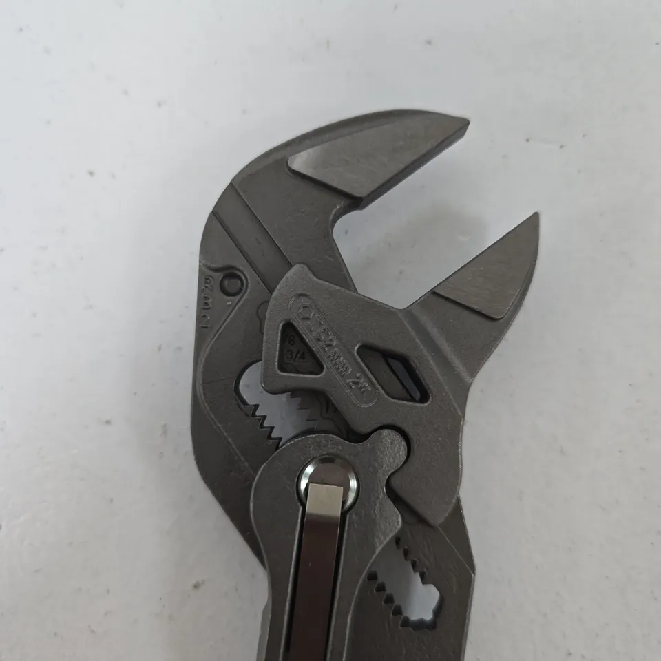 KNIPEX ADJUSTABLE PLIERS (WATER PUMP PLIERS) – RED HANDLES, MADE IN GERMANY