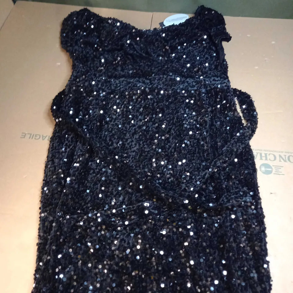 BOOHOO PLUS SEQUIN OFF SHOULDER WRAP MIDI DRESS IN BLACK - UK 18