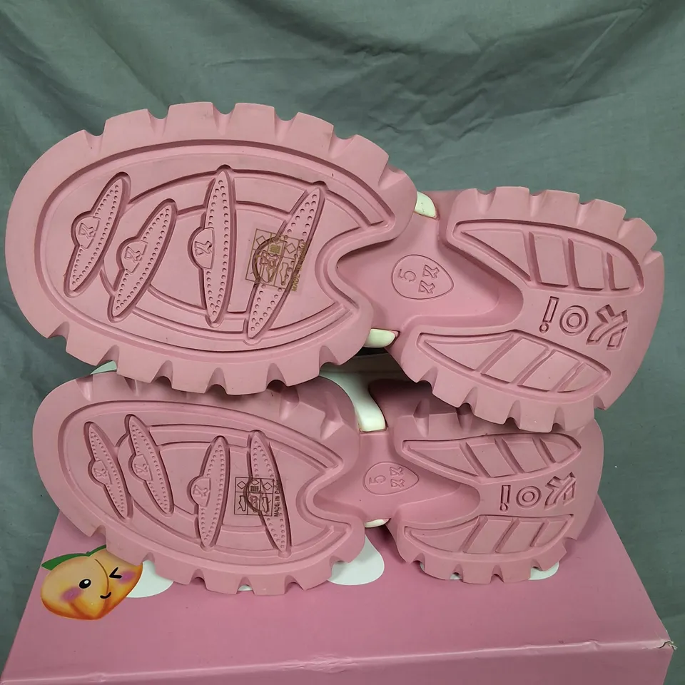 BOXED KOI CANDY CUDDLES SPARKLING TRAINERS - UK 5