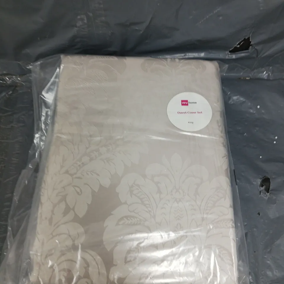 BOSTON DUVET COVER SET CHAMPAGNE KINGSIZE RRP £65