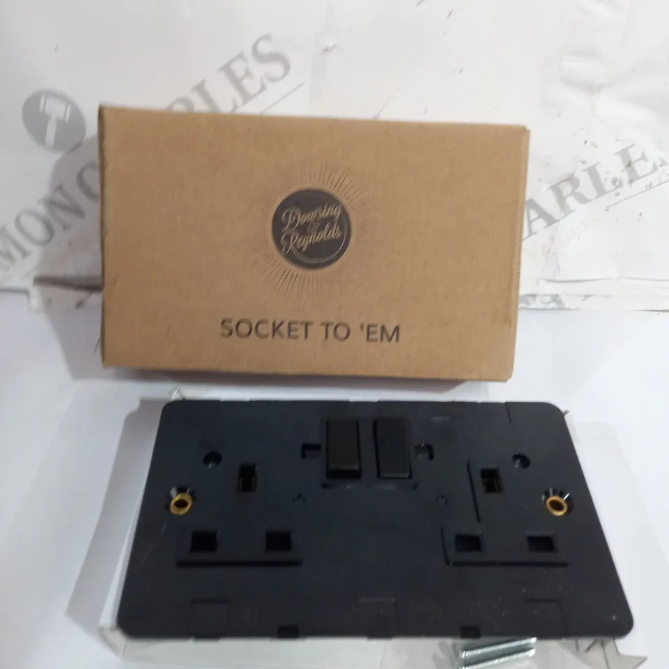 DOWSING AND REYNOLDS 2 GANG WALL SOCKET BLACK DOUBLE SOCKET 