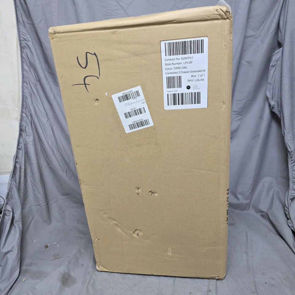 BOXED CAMBERLEY 3 DRAWER GRADUATED BEDSIDE CHEST