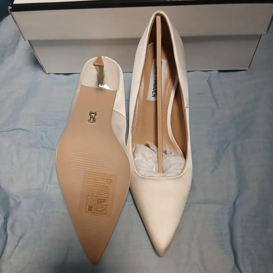 STEVE MADDEN IVORY PEARL PUMPS – UK 3 (EU 36)