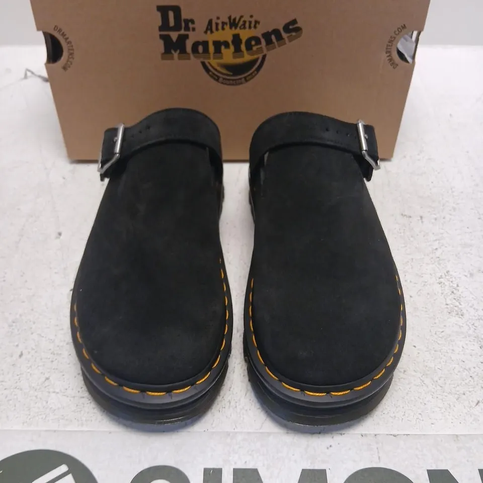 DR. MARTENS ZEBZAG MULE – BLACK SUEDE, UK 8