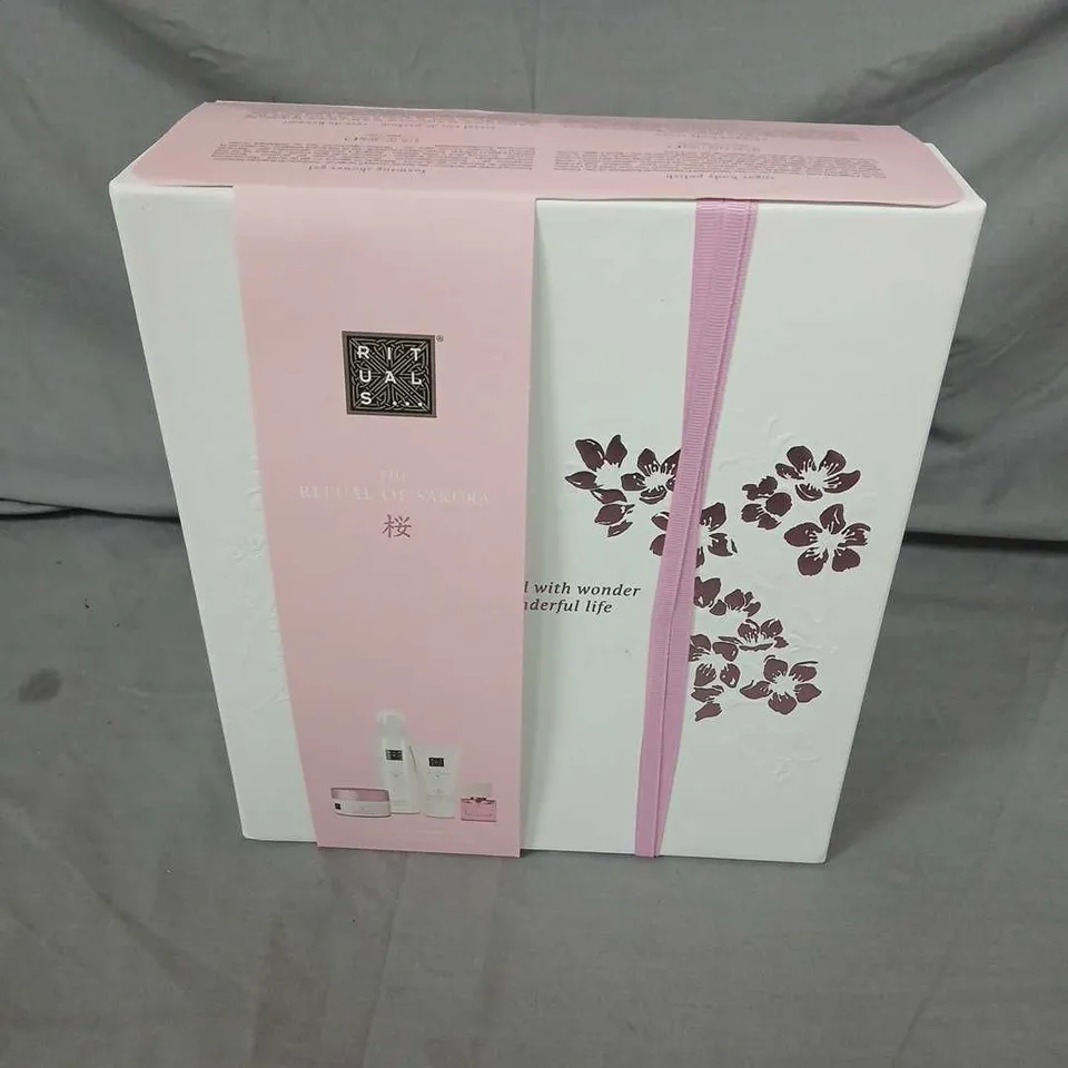 BOXED RITUALS THE RITUAL OF SAKURA GIFT SET