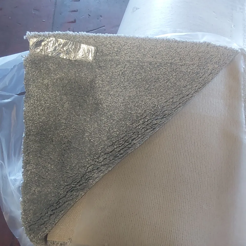 ROLL OF QUALITY ULTIMATE IMPRESSIONS FRILL CARPET - APPROXIMATELY 7.84 x 4m