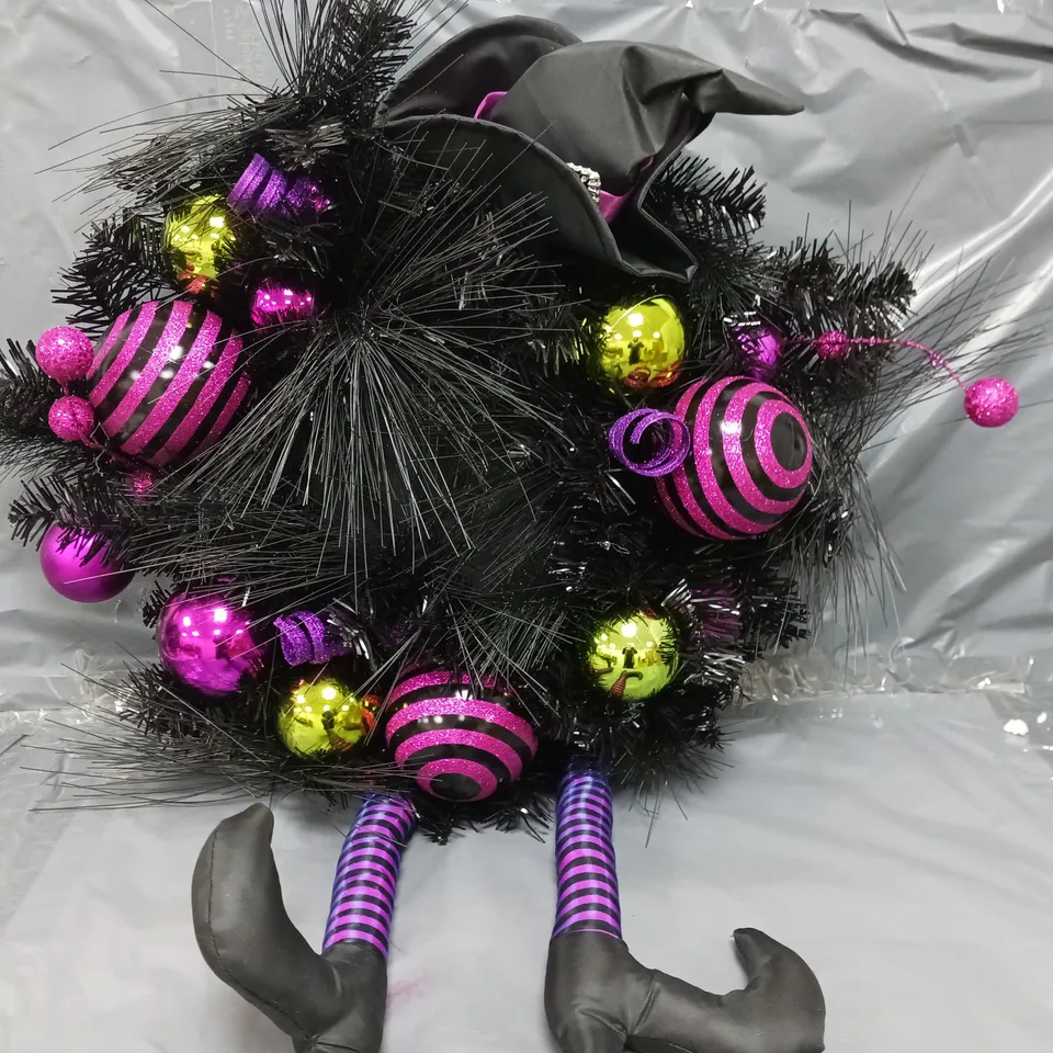 BOXED HALLOWEEN WITCH WREATH