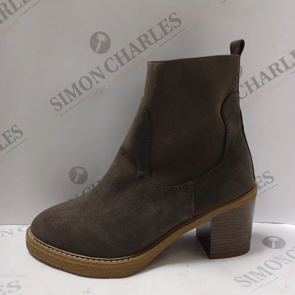 EVANS BROOKE ANKLE BOOTS, BROWN - SIZE 6