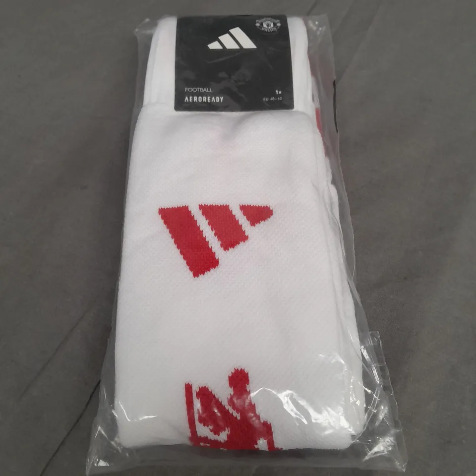 ADIDAS MUFC HOME FOOTBALL SOCKS IN WHITE/RED SIZE M