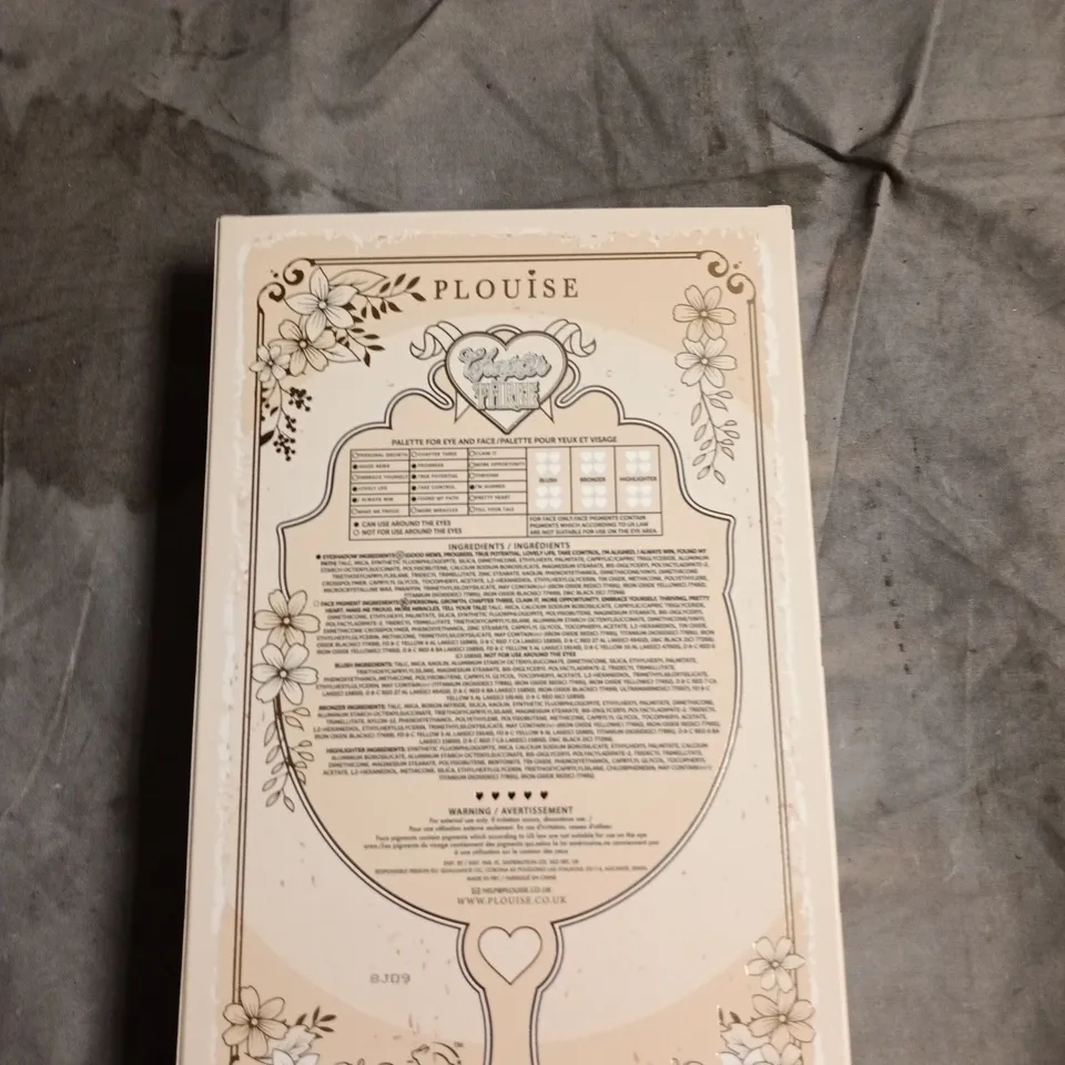 P LOUISE PALETTE FOR EYES AND FACE – A BRAND NEW CHAPTER (BOXED)