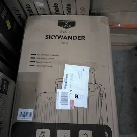 BOXED LUGG SKYWANDER HARDSHELL SUITCASE - MINT 