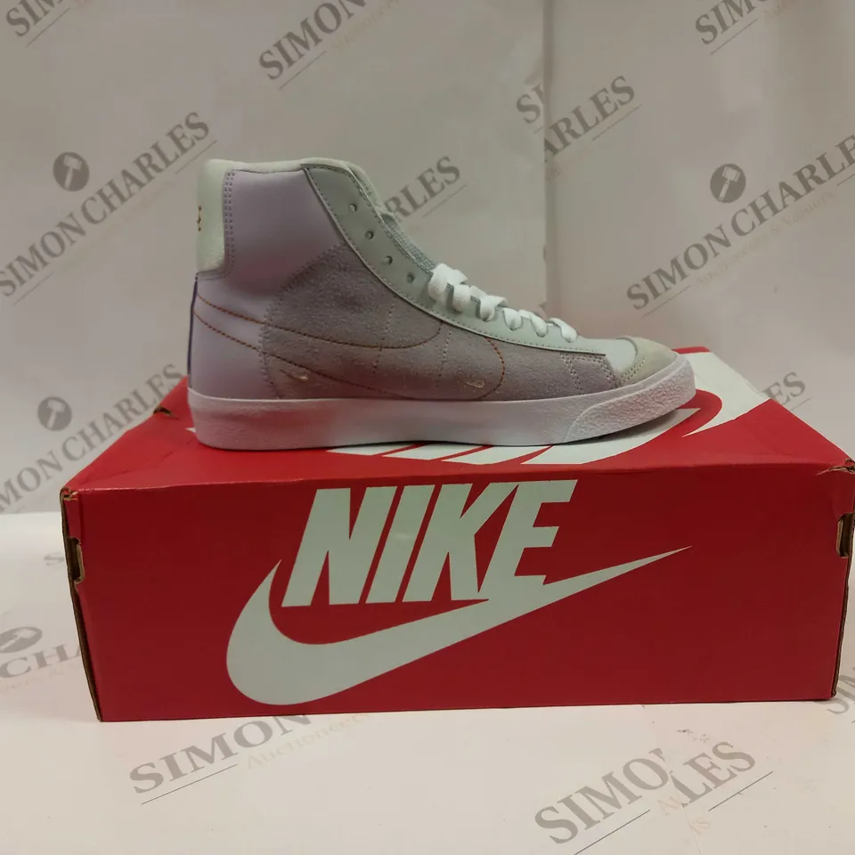 BOXED PAIR OF NIKE DQ6084 BLAZER MID '77 D SHOES UK SIZE 5