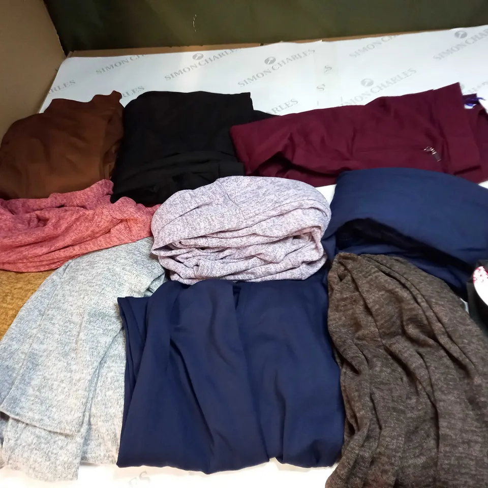 BAG OF APPROX 10 ASSORTED CLOTHING ITEMS TO INCLUDE - MAISON DE NIMES 