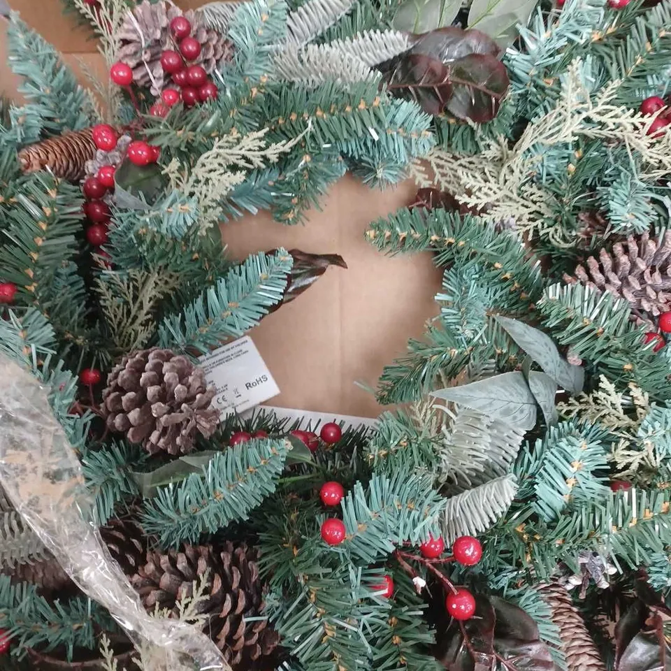 BOXED UNBRANDED DECORATIVE WREATH RRP £35