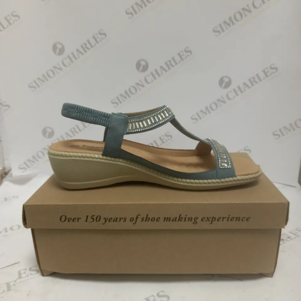 BOXED PAIR OF CUSHION WALK DIAMANTE T BAR SANDALS IN BLUE - SIZE 7