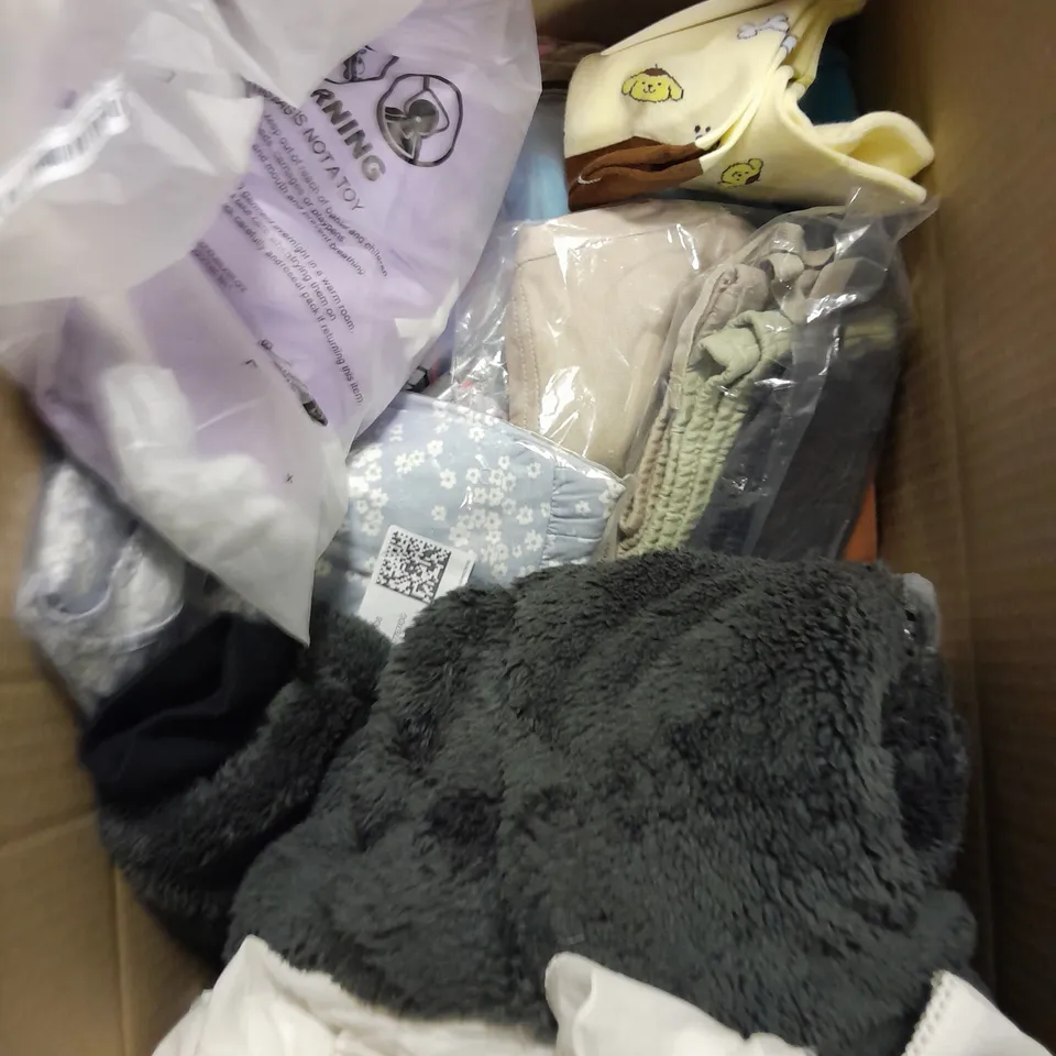 APPROXIMATELY 20 ASSORTED CHILDRENS CLOTHING PRODUCTS IN AGES RANGING FROM 5-10YRS