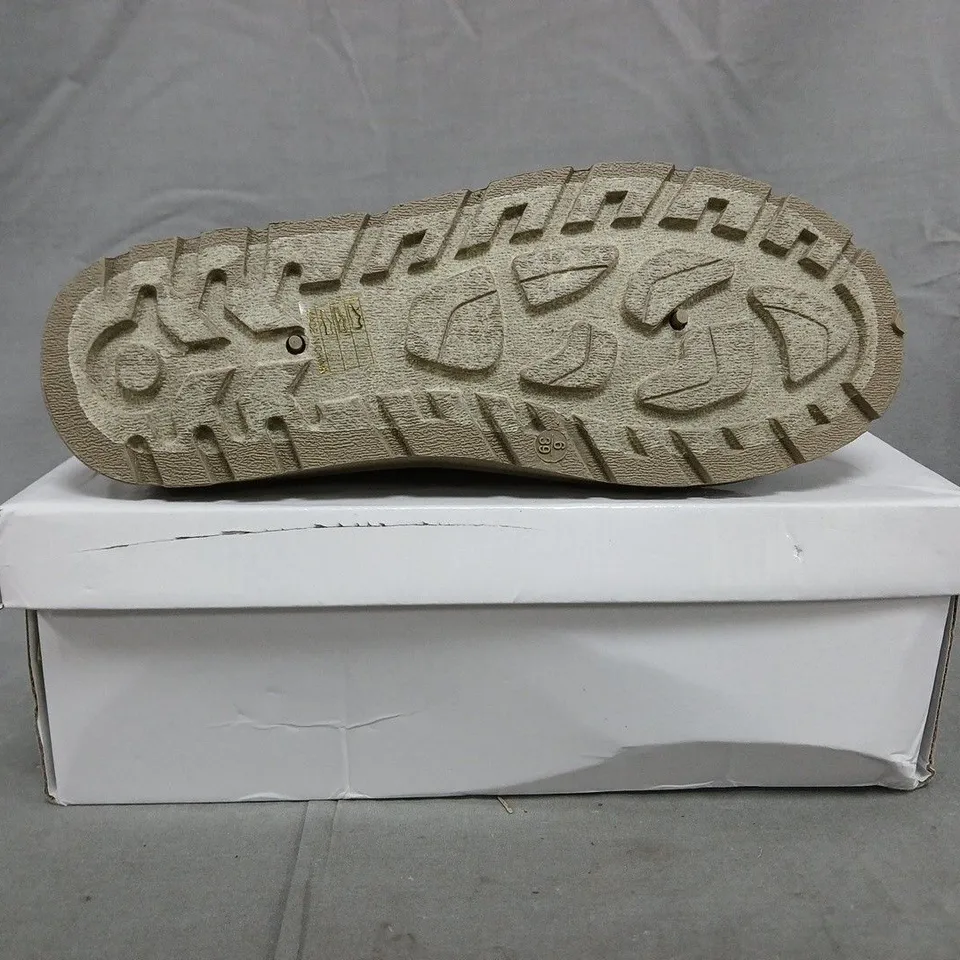 BOXED PAIR OF UNBRANDED SHOES IN LIGHT TAUPE SIZE 6