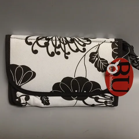 APPROXIMATELY 15 ASSORTED UNLIMITED BAGS COSMETICS BAGS TO INCLUDE AKITA MIRROR DESIGN