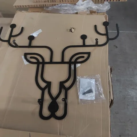 BOXED METAL HANGING DEER DECORATION