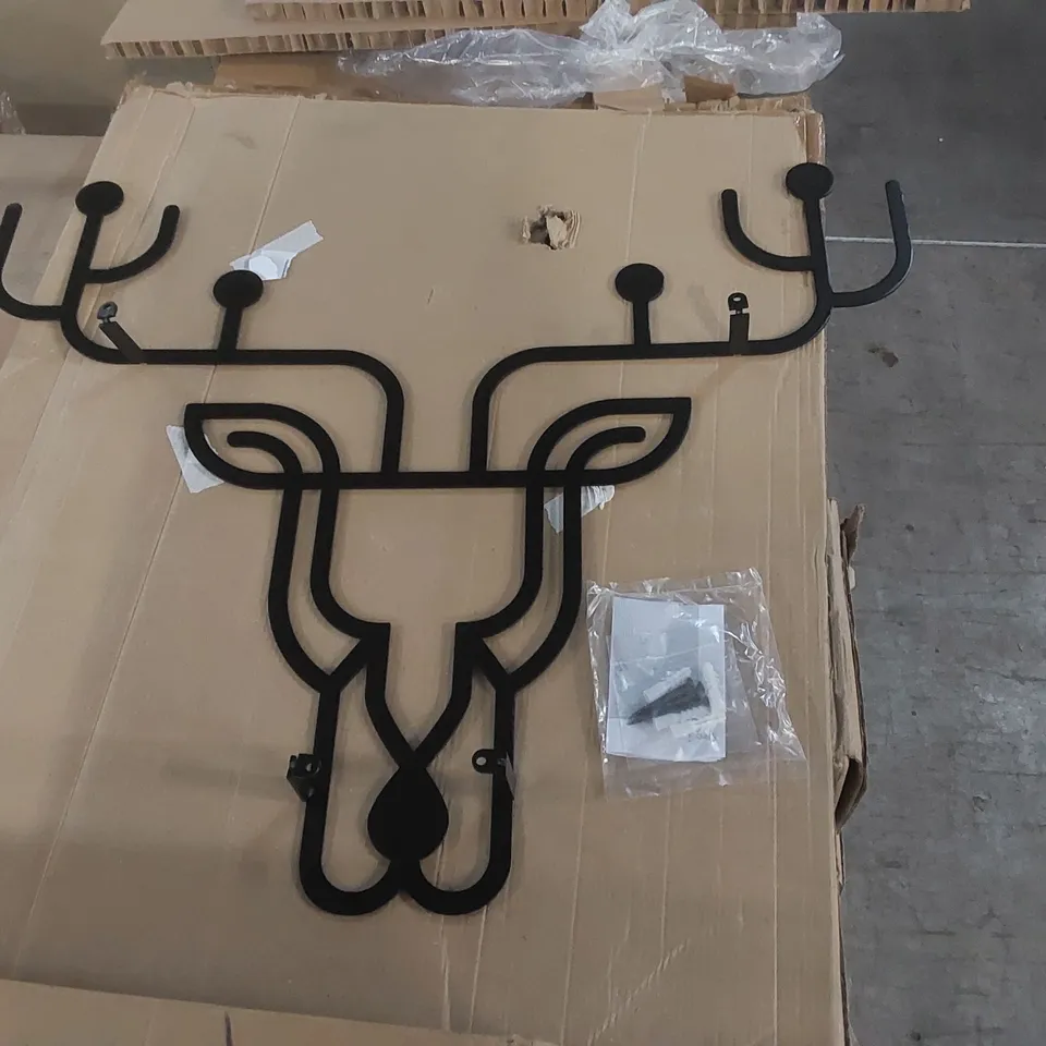 BOXED METAL HANGING DEER DECORATION