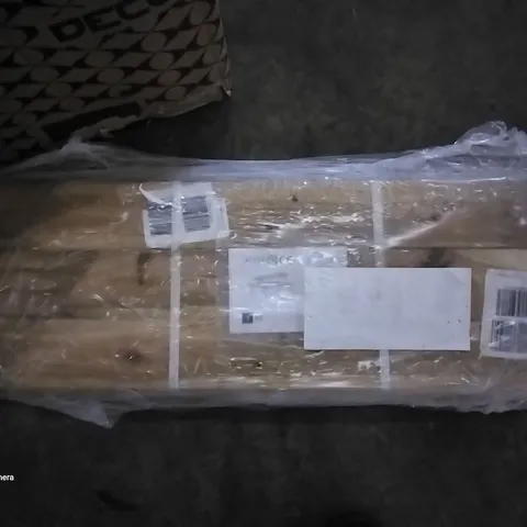 BAGGED FLAXT WOODEN PICNIC BENCH
