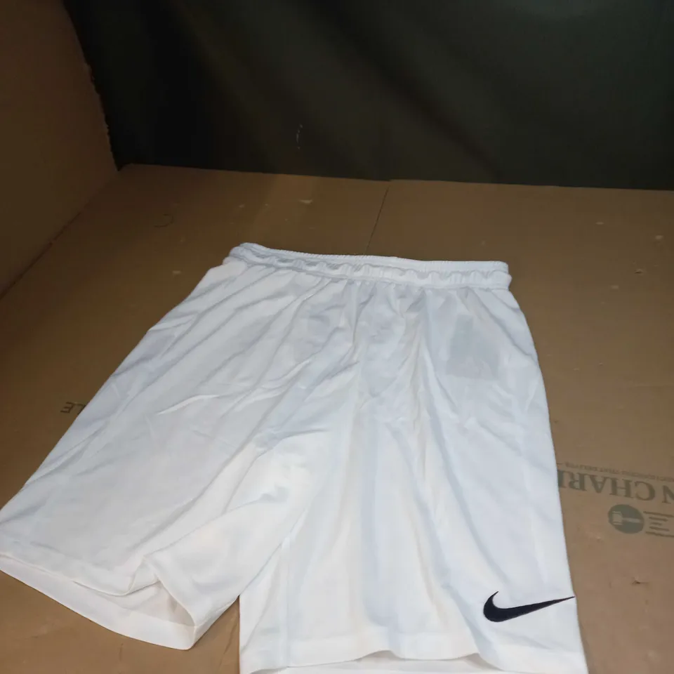 MENS NIKE LOGO WHITE SHORTS SIZE L