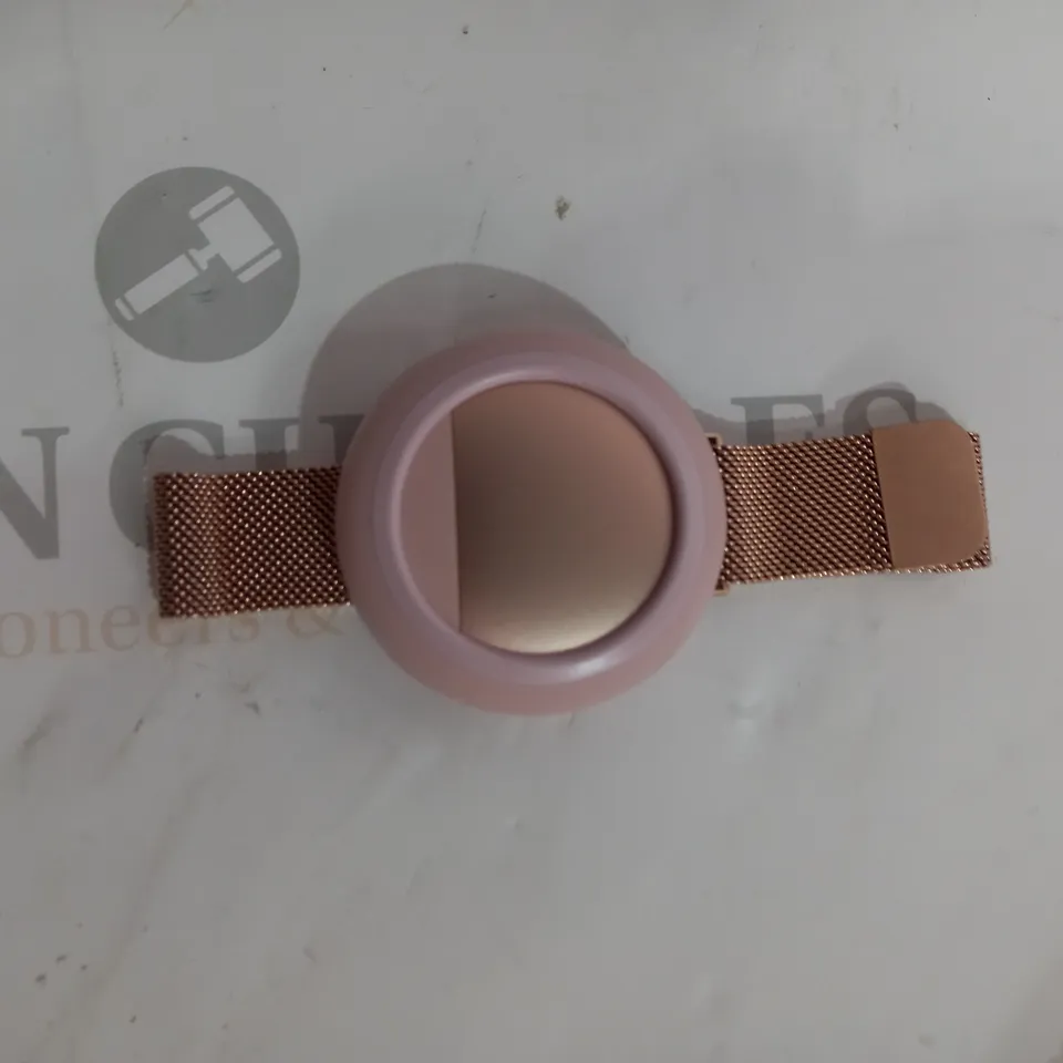 BOXED EMBR WAVE 2 HEATING AND COOLING WRISTBAND DEVICE & COMFORT CASE