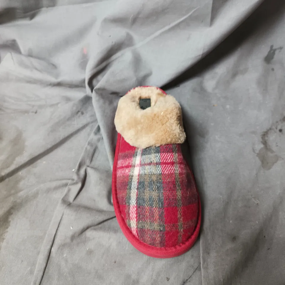 JO AND JOE UK SIZE 5 PLAID FLEECE SLIPPERS WITH FAUX FUR LINING 
